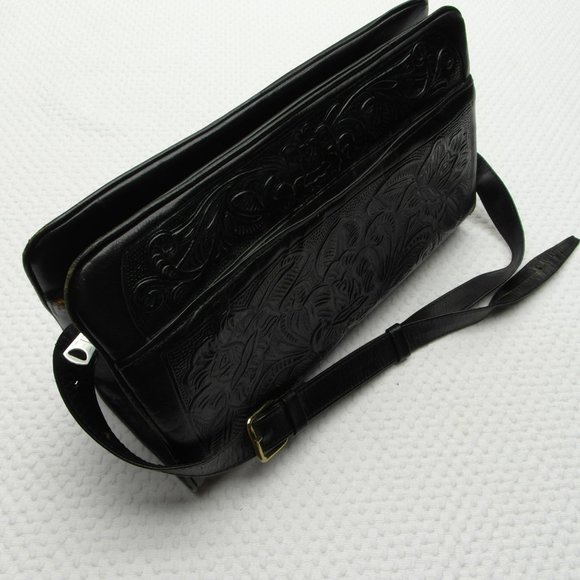 Avelar Handbags - Avelar Western 100% Leather Purse Black  Nice!